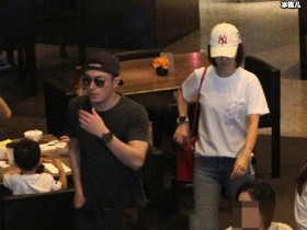 德州扑克在线APP:林心如与家人首同框 为何女儿如此乖巧却遭到粉丝怒斥?【大发扑克】