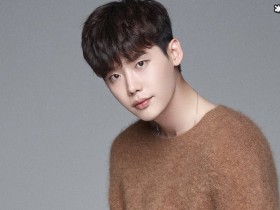 德州扑克在线APP:李钟硕权娜恋爱?两人是否真如传在交往?【大发扑克】