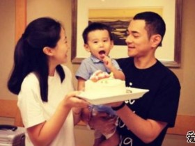 德州扑克在线APP:主持人李晨与妻子如何相识?两人人相恋十年结婚令人羡慕!【大发扑克】