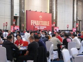 德州扑克游戏:GAKC皇冠杯廊坊站|高能炸场!主赛半决赛162人角逐,17人晋级决赛,包喜豪3815000记分牌成为CL【EV扑克】