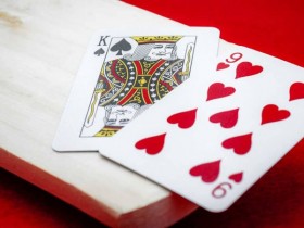 德州扑克游戏:当BB变成“跟注站”,BTN应该加注更多还是更少?一个GTO实验的意外答案【EV扑克】