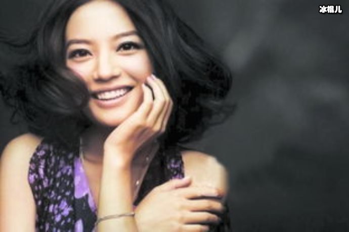 赵薇庆生发自拍老公未出镜，微博删除老公所有信息再传婚变