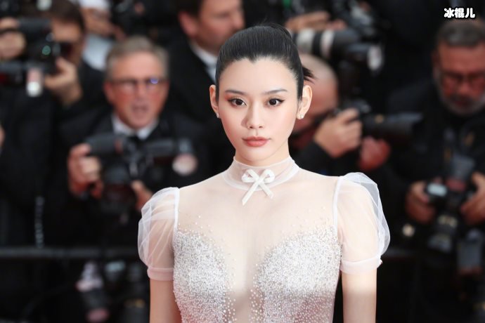 奚梦瑶夫妇迪士尼游玩，何猷君发福抢镜
