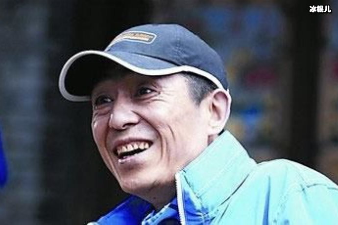 电影厉害人物的张艺谋，得了无数奖项，可是感情生活没这么好