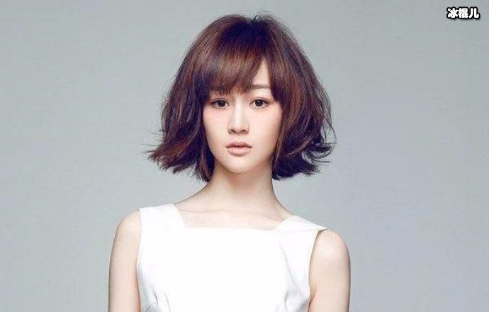 张檬微博告诉张萌，有什么事私下再说，自己已经远离娱乐圈