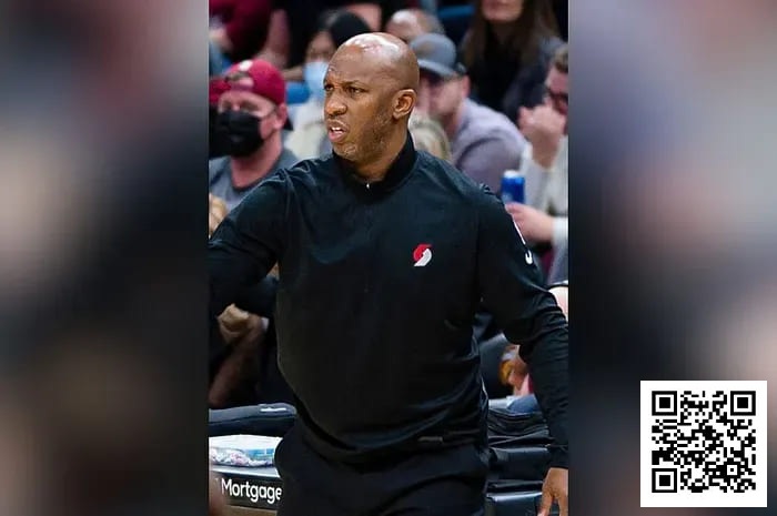 德州扑克游戏:从场边到法庭:开拓者主帅比卢普斯涉巨额作弊案,拒不认罪【EV扑克】