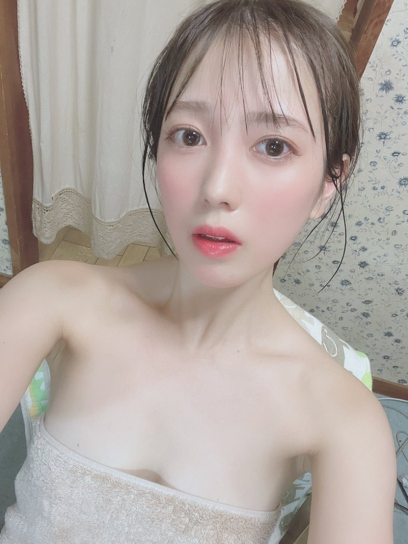 德州扑克游戏视频：打败河北彩花！重量级偶像「小湊よつ葉」新作夺下排行榜No.1！【GG扑克】