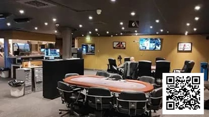 德州扑克游戏:深夜牌局变“战场”!瑞典特警荷枪实弹突袭扑克比赛,线下扑克彻底凉凉?【EV扑克】