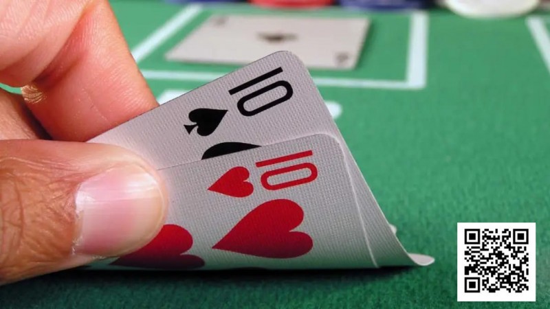 德州扑克游戏：拿着10-10面对三位松凶对手，你会在翻前全下吗？【EV扑克】