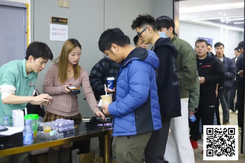 德州扑克游戏：长沙阳光月赛第三日 | 主赛首轮收官日：最后一席，全力以赴！第一轮共1400人次，168人晋级明日决赛，刘杰成C组CL【EV扑克】