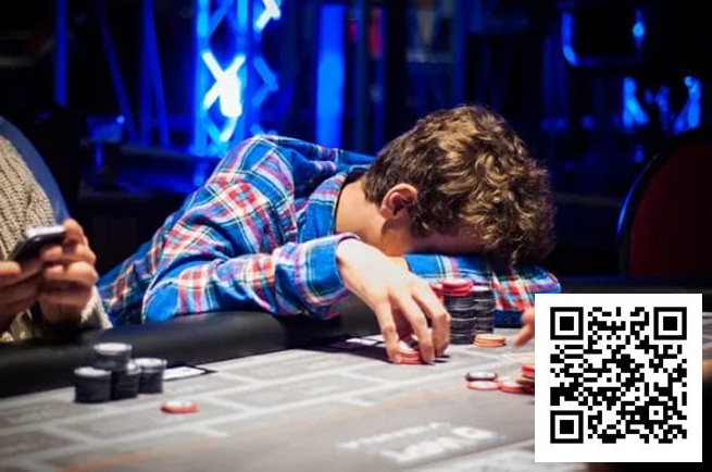 德州扑克游戏：一旦出现这8个迹象，继续打扑克就是在给对手送红包【EV扑克】