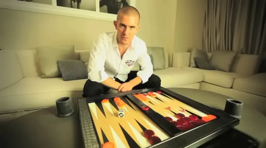 “我就是个蠢货”——Gus Hansen 的崩塌与重生，从赌桌之神到输光数百万