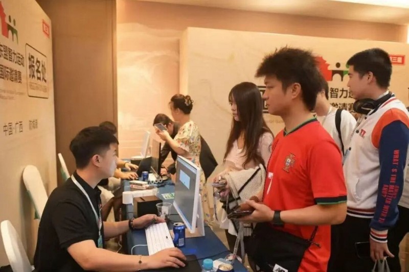 德州扑克游戏：第三届国门杯次日 | 广西三月三，主赛A组开打共135人次参赛，林峰CL携35人晋级第二轮，邓彪勇夺开幕赛冠军【EV扑克】