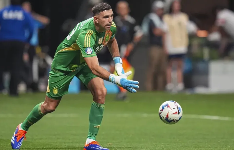 足球场上的“门框诅咒”：三次中框是运气问题，还是概率学的错觉？