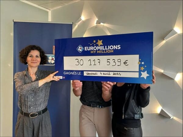 德州扑克技巧：欧洲百万彩票大奖得主匿名领奖，背后故事曝光