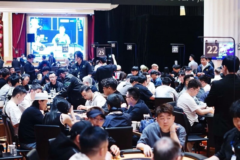 德州扑克游戏:TLPT济州岛站|主赛B组171人次火爆对战剩余26人晋级!Bai Yunpeng狂揽超80万计分笑傲全场!YIMING LEE斩获巡游豪客赛王冠!【EV扑克】