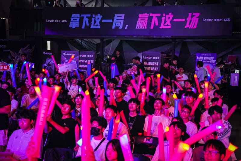 德州扑克技巧:电竞比赛中的临场调整信号解析:从战术变化到心理博弈【EV娱乐场】