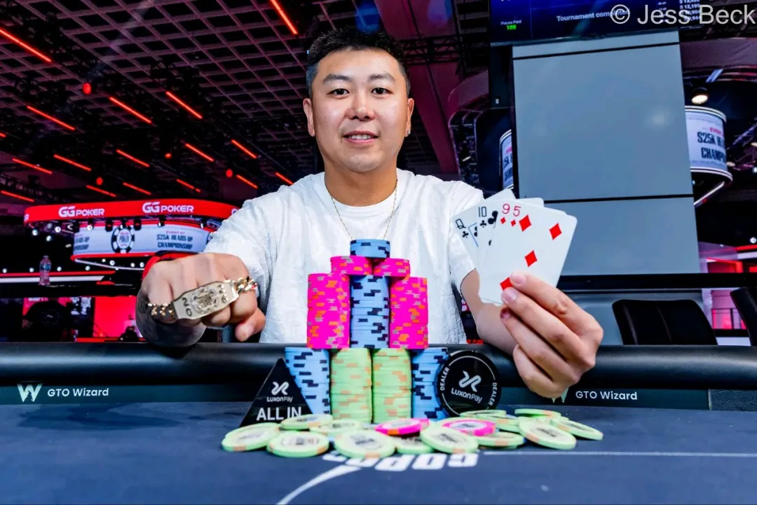 2026 WSOP | 王阳勇夺$5,000底池限额奥马哈冠军,拿下首条金手链