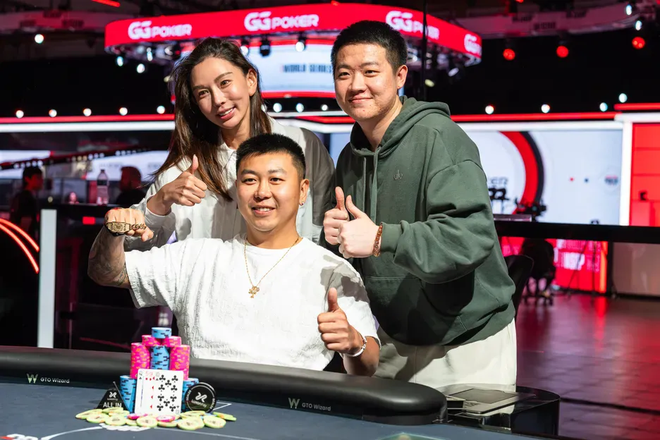 2026WSOP金手链到手！中国选手王阳在5000美元底池限注奥马哈锦标赛登顶