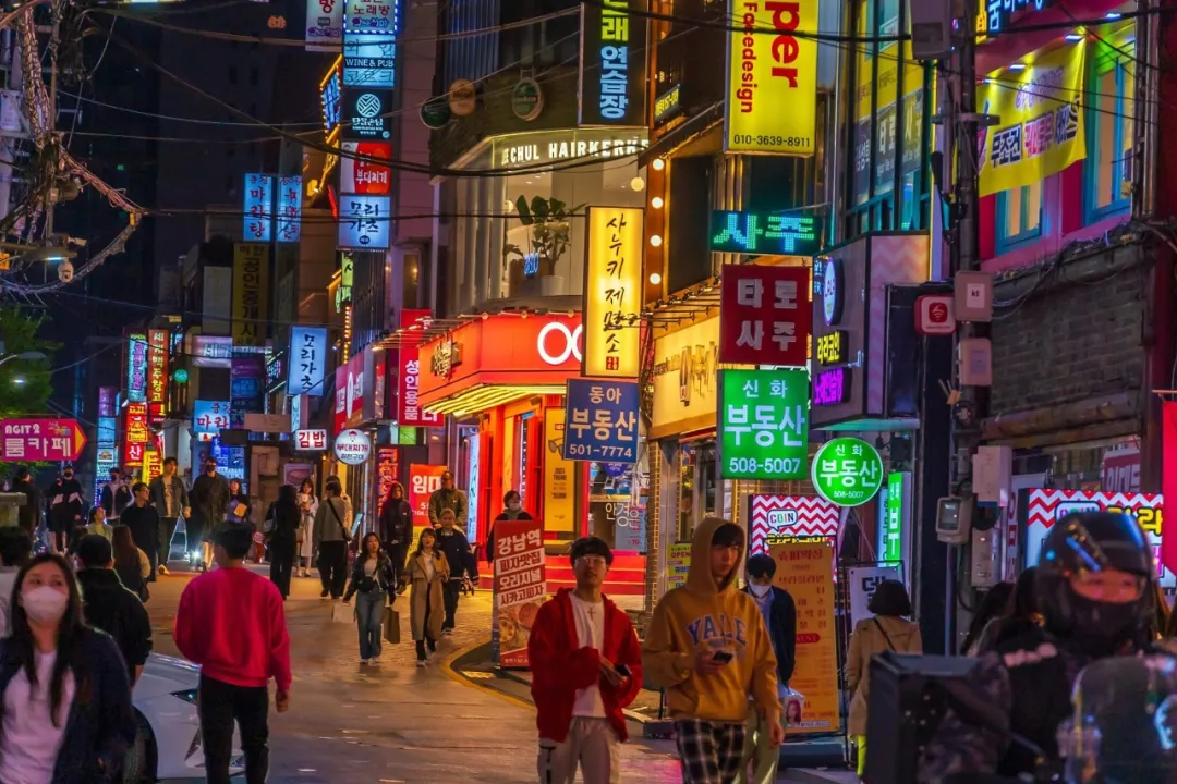 首尔午夜的悖论：全民禁令之下，为何遍地扑克高手？