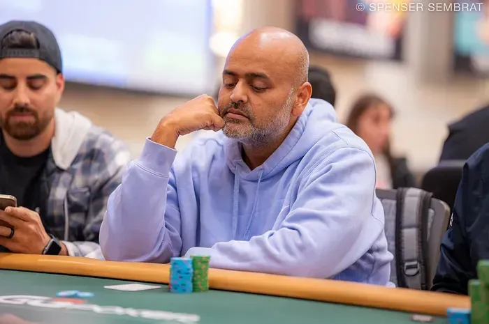 任性老哥放任筹码自动掉盲，跑去N刷电影，竟然顺利晋级WSOP主赛Day3？