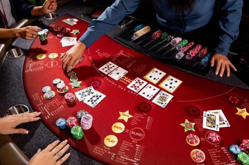 德州扑克游戏:小盲位的慢性毒药:为什么你的ATo总在这里输钱?【EV扑克】