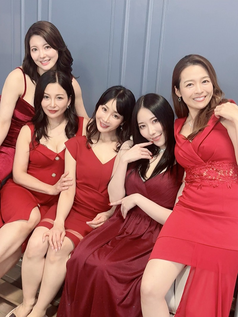 德州扑克游戏视频:Madonna美熟女军团到底在做什么?【GG扑克】